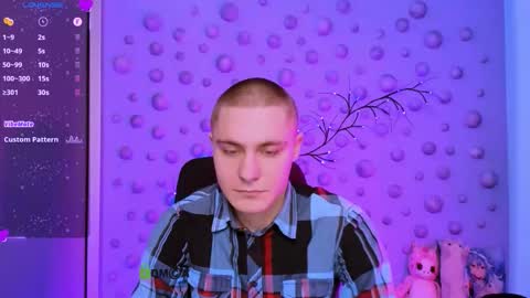 Snapshot of thomas_crow chatting on 12.21.25 thomas_crow online show from 12.21.25