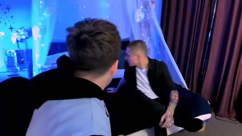 Snapshot of thomas_crow chatting on 12.23.25 thomas_crow online show from 12.23.25