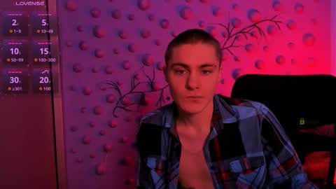 Snapshot of thomas_crow chatting on 01.08.26 thomas_crow online show from 01.08.26