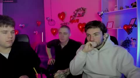 Snapshot of thomas_crow chatting on 02.14.26 thomas_crow online show from 02.14.26