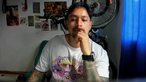 Snapshot of thomas_rol chatting on 11.24.25 Thomas online show from 11.24.25