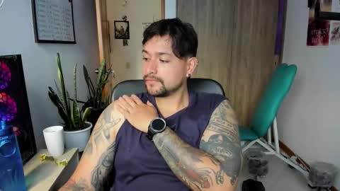 Snapshot of thomas_rol chatting on 12.04.25 Thomas online show from 12.04.25