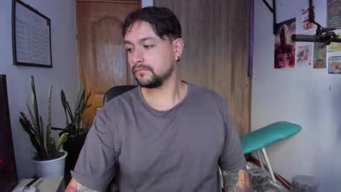 Snapshot of thomas_rol chatting on 12.13.25 Thomas online show from 12.13.25