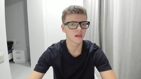 Snapshot of thomas_shelbivip chatting on 12.11.24 Tomas online show from 12.11.24