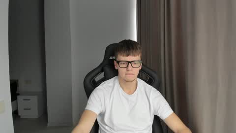 Snapshot of thomas_shelbivip chatting on 01.28.25 Tomas online show from 01.28.25