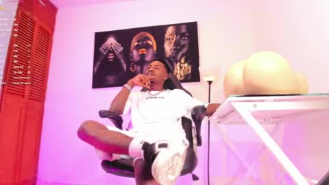 Snapshot of thomas_shelbys chatting on 12.14.24 Thomas online show from 12.14.24