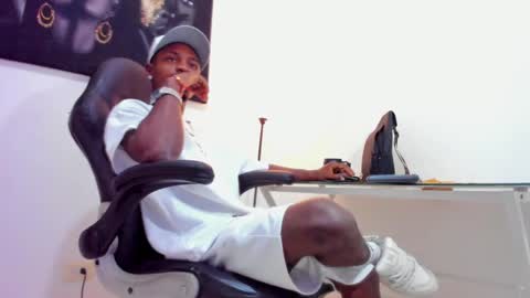 Snapshot of thomas_shelbys chatting on 02.22.25 Thomas online show from 02.22.25