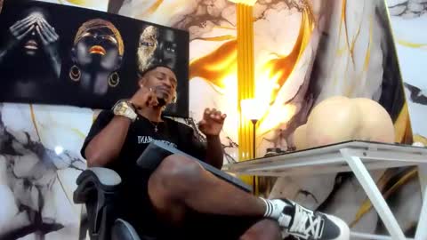 Snapshot of thomas_shelbys chatting on 11.18.25 Thomas online show from 11.18.25