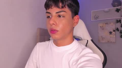 Snapshot of thomas_wild chatting on 10.16.25 Thomas online show from 10.16.25