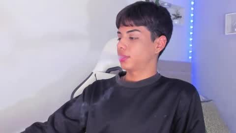 Snapshot of thomas_wild chatting on 10.24.25 Thomas online show from 10.24.25