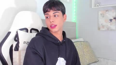 Snapshot of thomas_wild chatting on 10.26.25 Thomas online show from 10.26.25