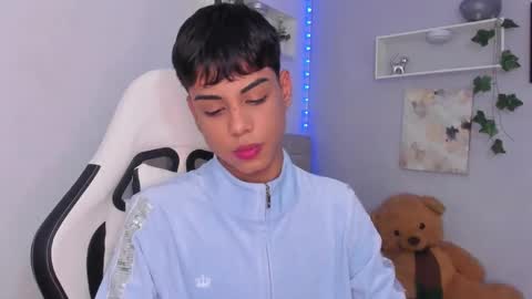 Snapshot of thomas_wild chatting on 11.01.25 Thomas online show from 11.01.25