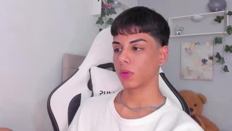 Snapshot of thomas_wild chatting on 11.14.25 Thomas online show from 11.14.25