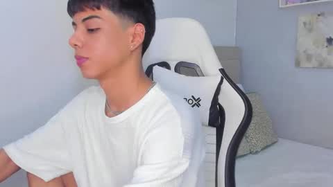 Snapshot of thomas_wild chatting on 02.05.26 Thomas online show from 02.05.26