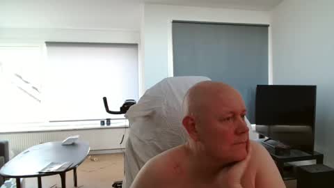 thomash32 online show from 09.12.25