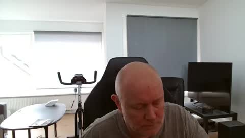 thomash32 online show from 09.18.25