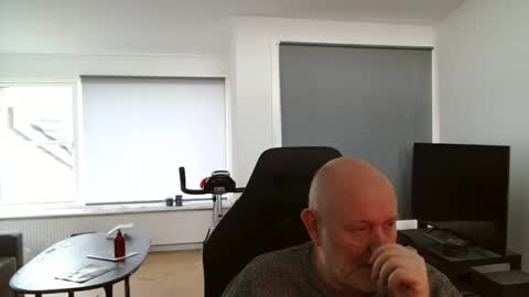 thomash32 online show from 10.21.25