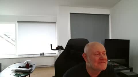 thomash32 online show from 11.08.25