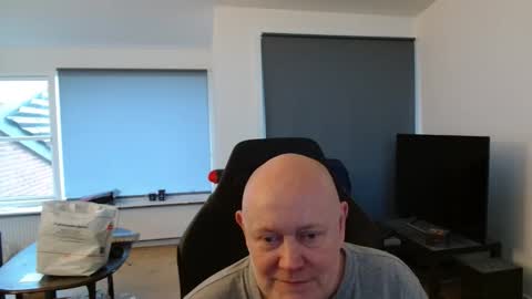 thomash32 online show from 12.04.25