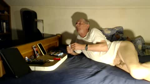 Snapshot of thomasleiber chatting on 12.01.25 Thomas online show from 12.01.25