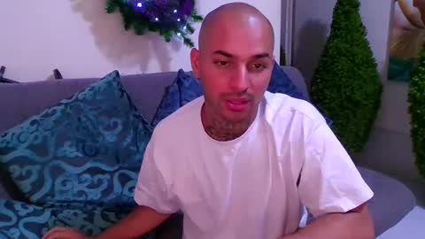 Snapshot of thomassmith2023 chatting on 12.14.24 thomas smith online show from 12.14.24