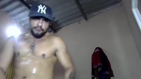 Snapshot of thonybeiio chatting on 09.18.25 thonybeiio online show from 09.18.25