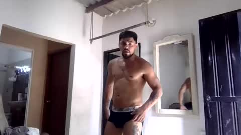 Snapshot of thonybeiio chatting on 11.10.25 thonybeiio online show from 11.10.25