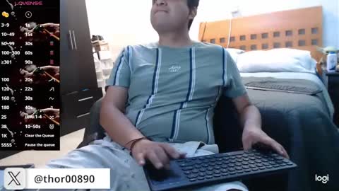 Snapshot of thor0200 chatting on 09.22.25 thor0200 online show from 09.22.25