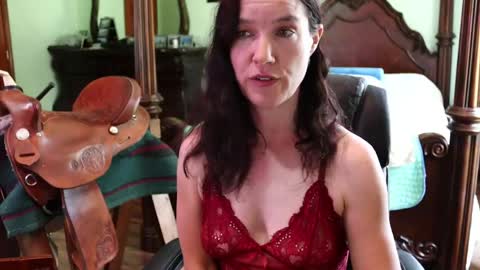 Snapshot of thornbury_rose chatting on 05.23.26 ThornburyRose online show from 05.23.26