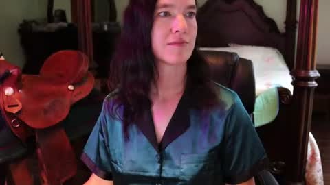 Snapshot of thornbury_rose chatting on 06.17.26 ThornburyRose online show from 06.17.26