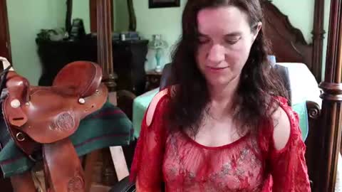 Snapshot of thornbury_rose chatting on 06.20.26 ThornburyRose online show from 06.20.26