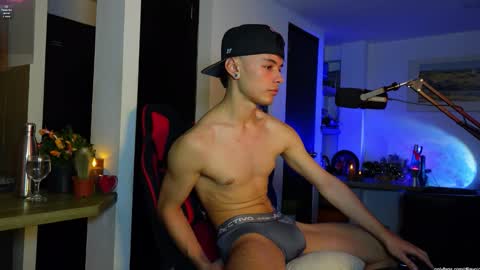 Snapshot of thoroughbredxx chatting on 03.26.26 L e a n d e r 25OFF ON MY OF online show from 03.26.26