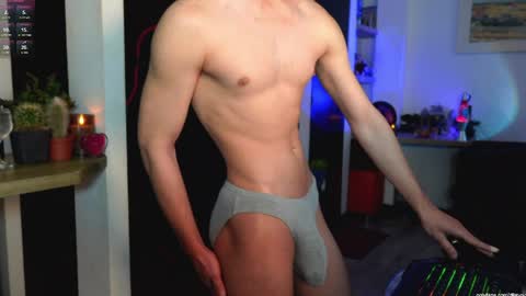 Snapshot of thoroughbredxx chatting on 04.14.26 L e a n d e r 25OFF ON MY OF online show from 04.14.26