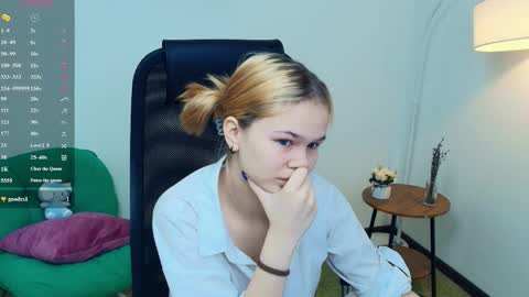Snapshot of thousand_desires chatting on 04.30.26 Lynn online show from 04.30.26