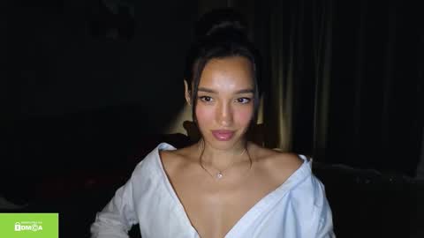 Snapshot of tia_j chatting on 10.05.25 tia_j online show from 10.05.25