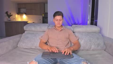 Snapshot of tiago_goez chatting on 01.16.26 santiago online show from 01.16.26