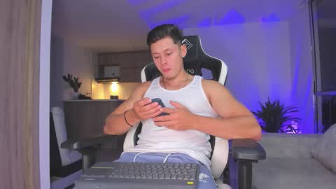 Snapshot of tiago_goez chatting on 02.04.26 santiago online show from 02.04.26