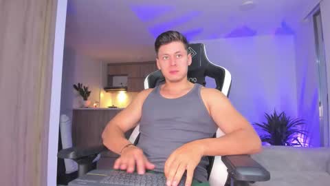 Snapshot of tiago_goez chatting on 02.05.26 santiago online show from 02.05.26