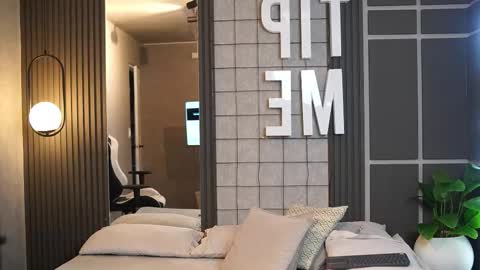 Tian Brooks online show from 12.15.25