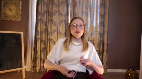 Snapshot of tiannadavy chatting on 04.01.26 Jane online show from 04.01.26