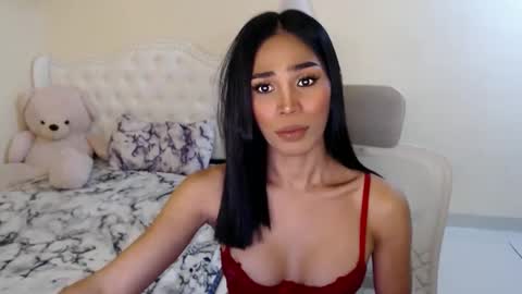 Snapshot of tiara_gurl16 chatting on 09.18.25 tiara online show from 09.18.25