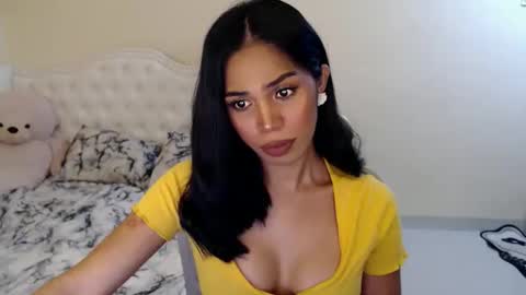 Snapshot of tiara_gurl16 chatting on 10.14.25 tiara online show from 10.14.25