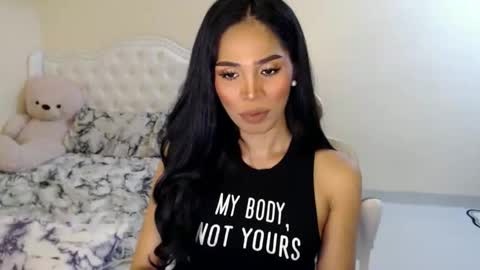 Snapshot of tiara_gurl16 chatting on 10.16.25 tiara online show from 10.16.25