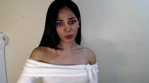 Snapshot of tiara_gurl16 chatting on 10.27.25 tiara online show from 10.27.25