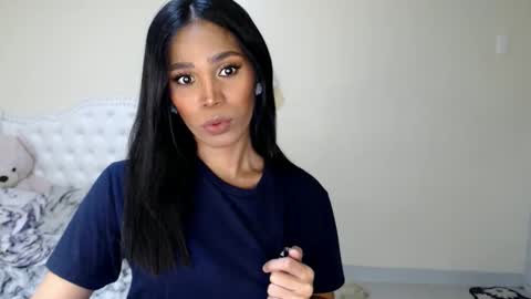 Snapshot of tiara_gurl16 chatting on 11.12.25 tiara online show from 11.12.25