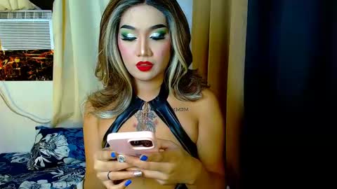 Snapshot of tiarrafoxs chatting on 01.05.25 tiarrafoxs online show from 01.05.25