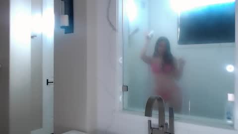 Snapshot of ticketshow chatting on 10.23.25 ticketshow online show from 10.23.25