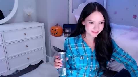 Snapshot of ticketshow chatting on 10.31.25 ticketshow online show from 10.31.25