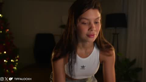 Snapshot of tifalock_ chatting on 12.04.24 Tifa online show from 12.04.24