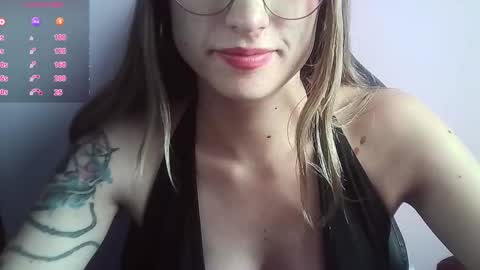 Snapshot of tifanny_a chatting on 09.09.25 Tifanny online show from 09.09.25